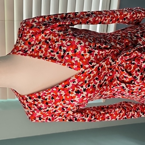 Classic DVF Wrap Dress - Picture 2 of 6